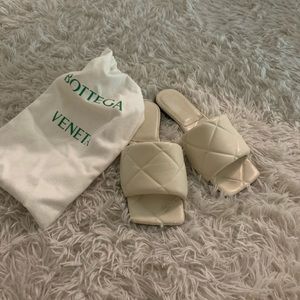 Authentic Bottega Veneta slides made in Italy